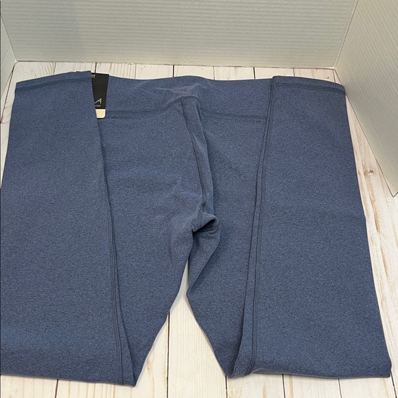 Calia Blue Leggings. Body freeze fabric. Front zip waist pocket.NWT. Size medium - Picture 3 of 7